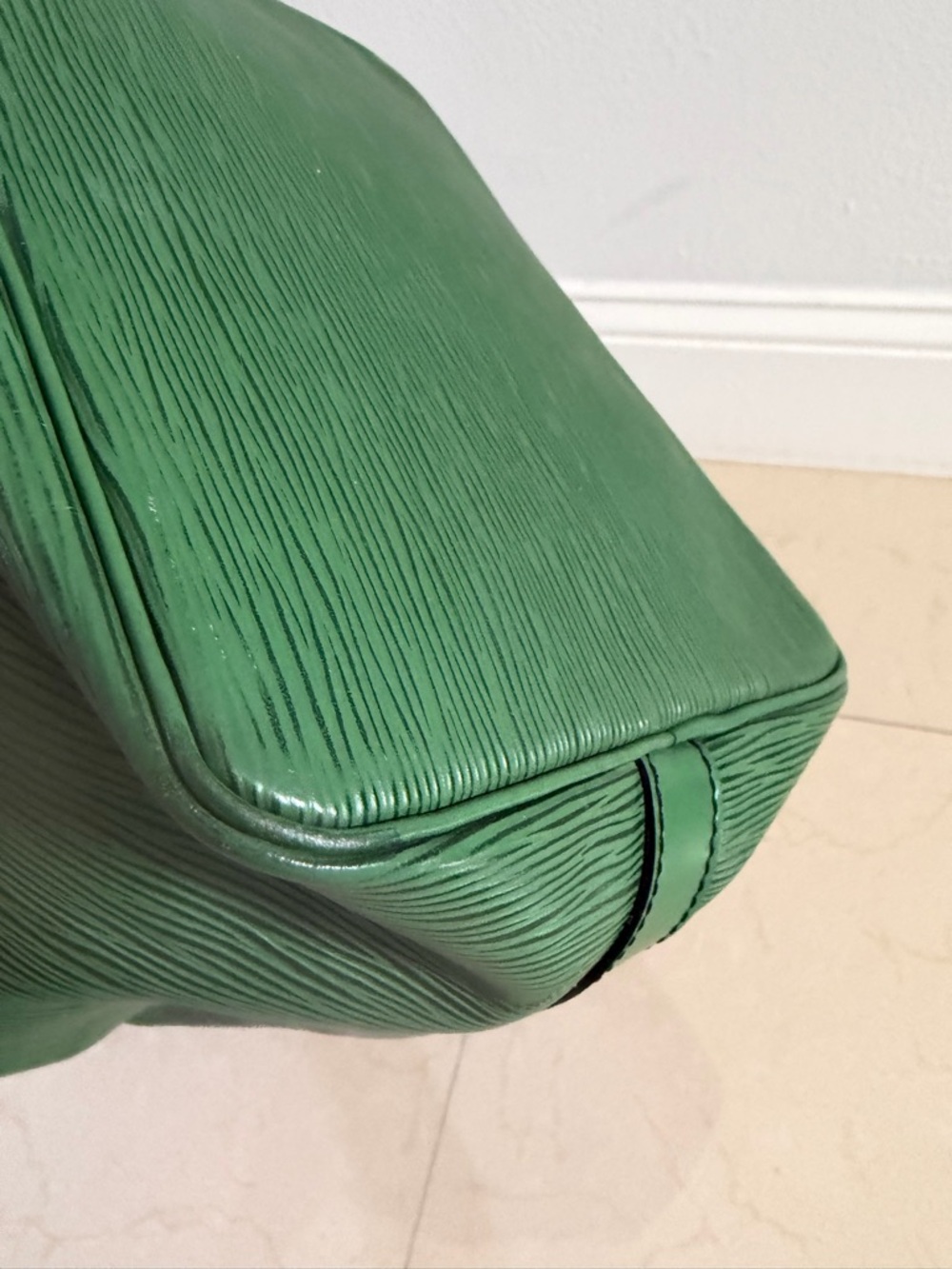 Green Bucket Bag - Women's Crossbody Shoulder Bag - Picture 11 of 13